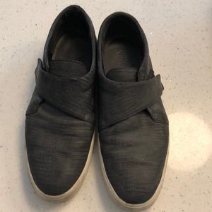 VINCE Slip-On Leather Snakeskin Pattern